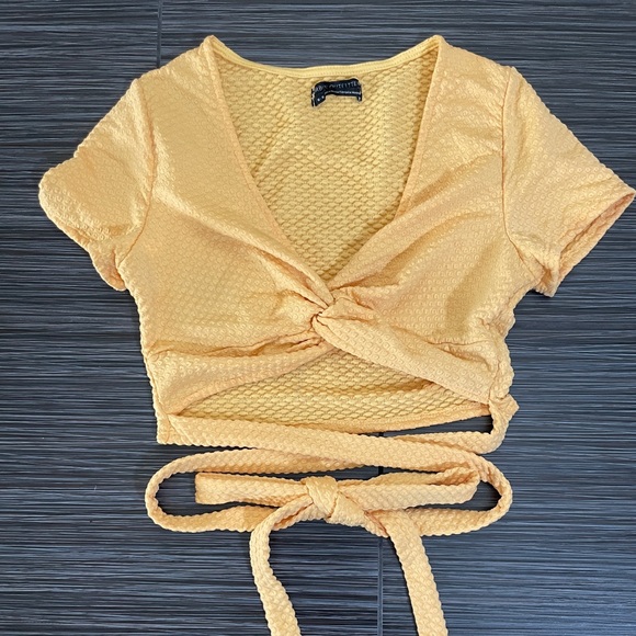 Urban Outfitters Yellow Cropped Wrap Top Medium - Picture 2 of 5